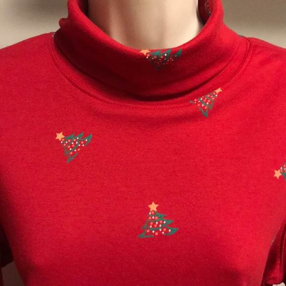 NWT Red Christmas Tree Turtleneck Size Medium - Picture 2 of 3